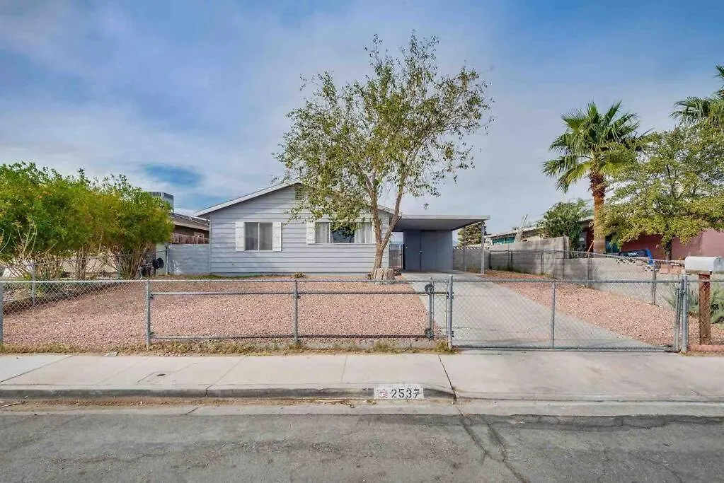 Cozy Home! 16 Min Away From Strip And Fremont ラスベガス 米国