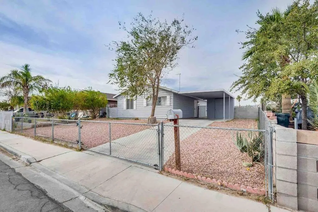 Cozy Home! 16 Min Away From Strip And Fremont ラスベガス 0*,  米国