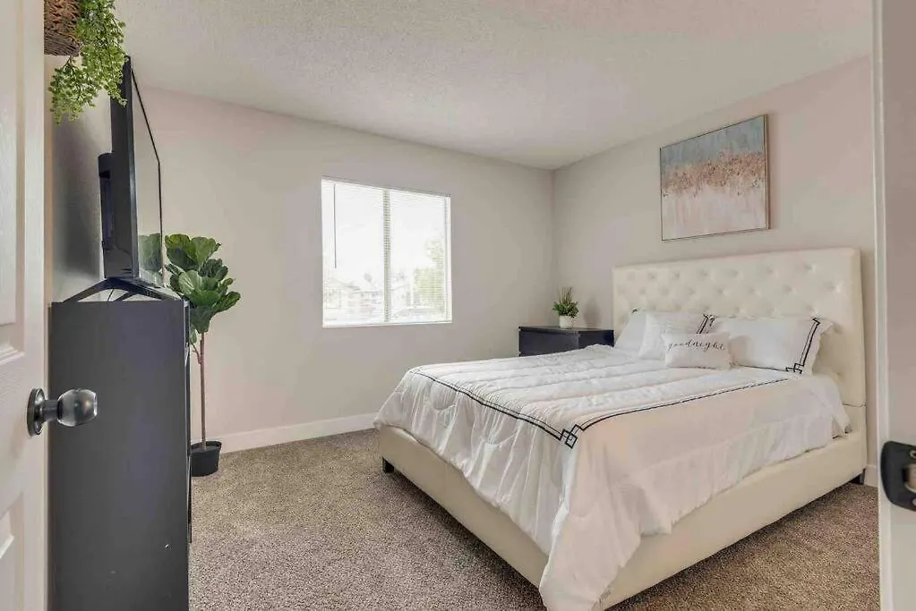 Cozy Home! 16 Min Away From Strip And Fremont ラスベガス アパート